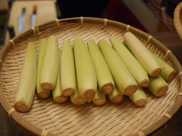 [食記]生鮮開賣-超威日本干貝海膽漢堡-串鳥.炭火直燒-聚餐喝酒的好選擇。