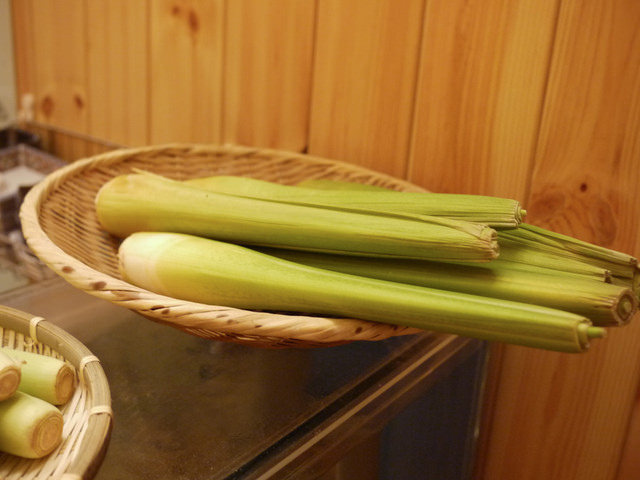 [食記]生鮮開賣-超威日本干貝海膽漢堡-串鳥.炭火直燒-聚餐喝酒的好選擇。