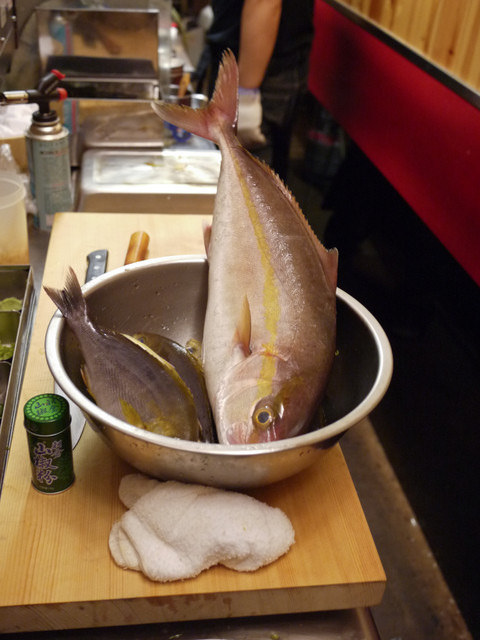 [食記]生鮮開賣-超威日本干貝海膽漢堡-串鳥.炭火直燒-聚餐喝酒的好選擇。