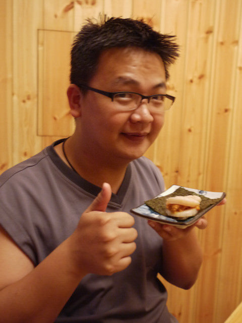 [食記]生鮮開賣-超威日本干貝海膽漢堡-串鳥.炭火直燒-聚餐喝酒的好選擇。