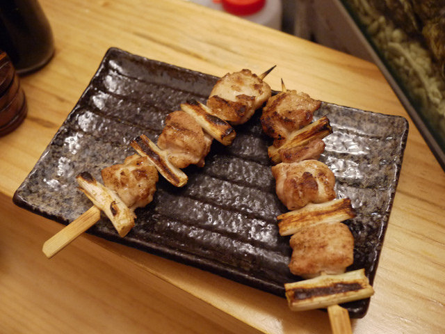 [食記]生鮮開賣-超威日本干貝海膽漢堡-串鳥.炭火直燒-聚餐喝酒的好選擇。