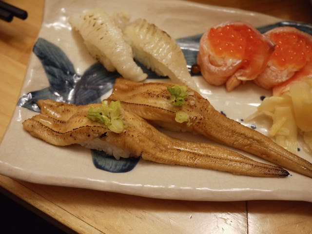 [食記]生鮮開賣-超威日本干貝海膽漢堡-串鳥.炭火直燒-聚餐喝酒的好選擇。