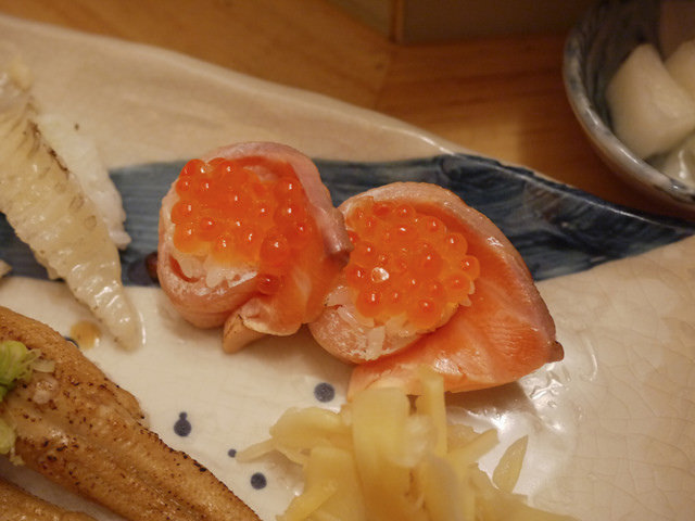 [食記]生鮮開賣-超威日本干貝海膽漢堡-串鳥.炭火直燒-聚餐喝酒的好選擇。