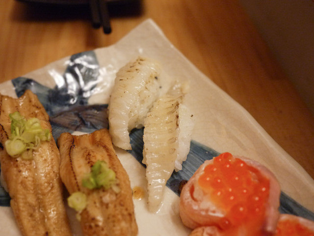 [食記]生鮮開賣-超威日本干貝海膽漢堡-串鳥.炭火直燒-聚餐喝酒的好選擇。