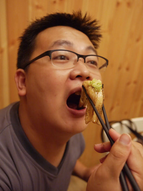 [食記]生鮮開賣-超威日本干貝海膽漢堡-串鳥.炭火直燒-聚餐喝酒的好選擇。