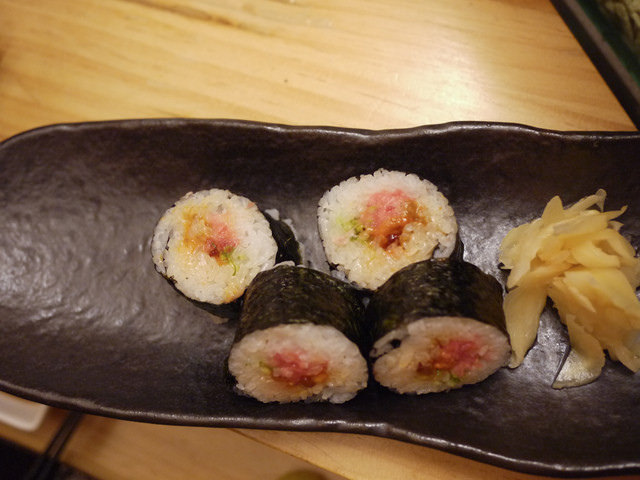 [食記]生鮮開賣-超威日本干貝海膽漢堡-串鳥.炭火直燒-聚餐喝酒的好選擇。