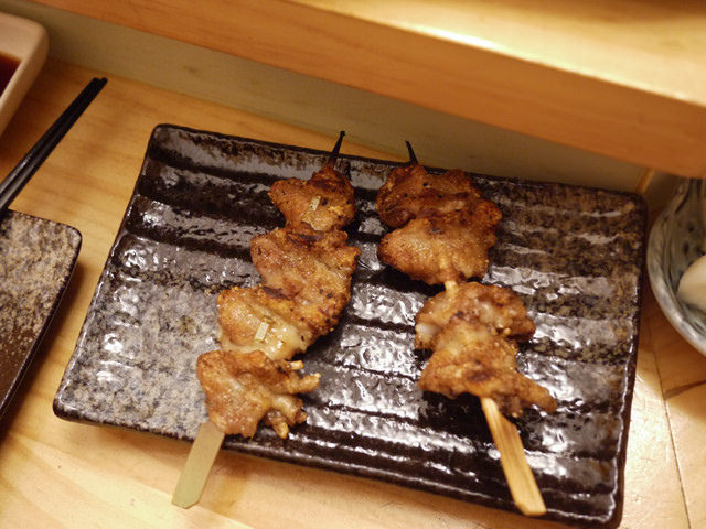 [食記]生鮮開賣-超威日本干貝海膽漢堡-串鳥.炭火直燒-聚餐喝酒的好選擇。