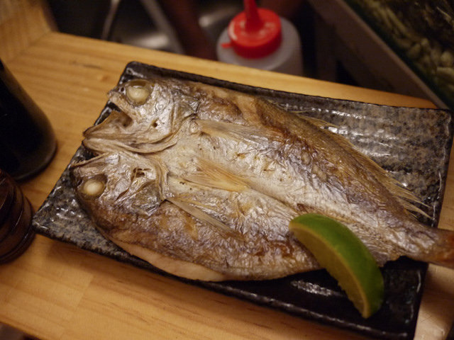 [食記]生鮮開賣-超威日本干貝海膽漢堡-串鳥.炭火直燒-聚餐喝酒的好選擇。