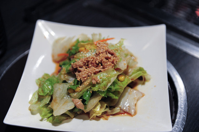 [食記]太犯規了～嗶嗶，超正油花的炭火燒肉-三重正義北路-肉王炭火燒肉和牛居酒屋。