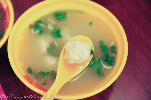 <旅遊食記>上海出差之旅～小楊生煎包-好吃到掉淚-對面我老闆還吃到生煎包噴汁差點我昂貴大衣毀了