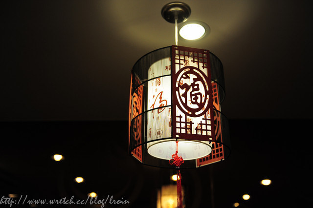 <旅遊食記>上海出差之旅～小楊生煎包-好吃到掉淚-對面我老闆還吃到生煎包噴汁差點我昂貴大衣毀了
