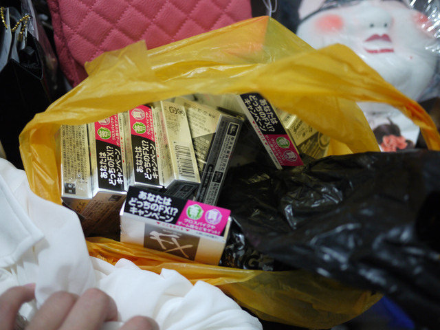 <購物>日本十八天！買到我行李箱瘋狂超重！還好有人幫我一起拖運