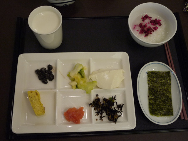 <旅遊>丁小雨十八天日本自由行＊登別溫泉傳統飯店一泊二食！晚餐懷石料理和早餐