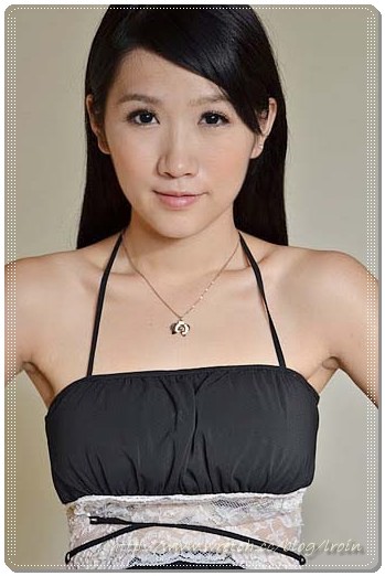 <飾品>四款玫瑰精品項鍊分享*耶誕節也給自己挑個禮物吧