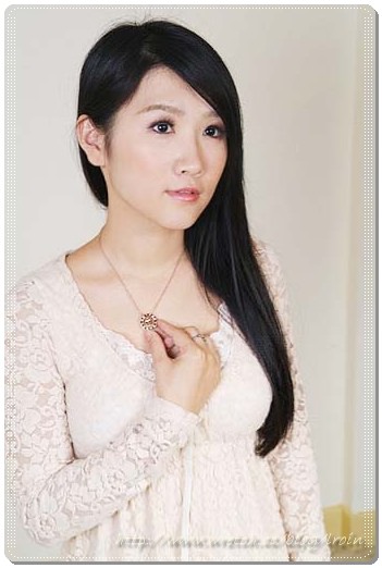 <飾品>四款玫瑰精品項鍊分享*耶誕節也給自己挑個禮物吧