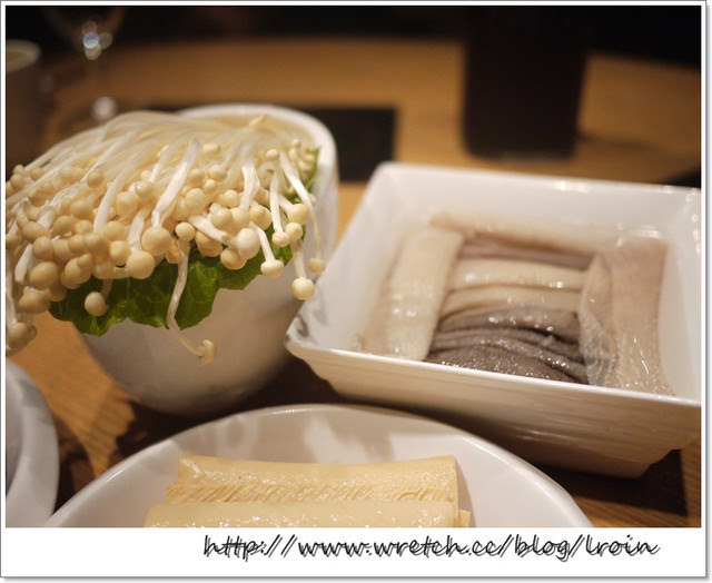 <美食>成都轉機那晚的美食~重慶小天鵝火鍋+夜遊寬窄巷