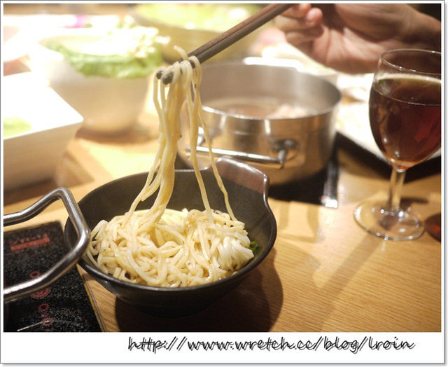 <美食>成都轉機那晚的美食~重慶小天鵝火鍋+夜遊寬窄巷
