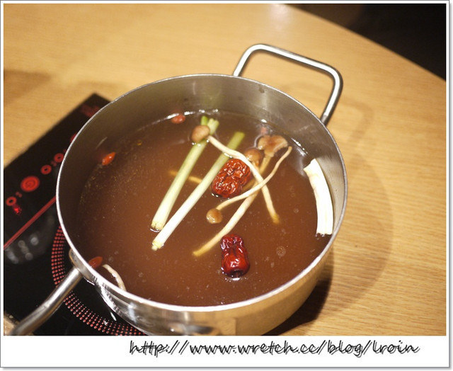 <美食>成都轉機那晚的美食~重慶小天鵝火鍋+夜遊寬窄巷