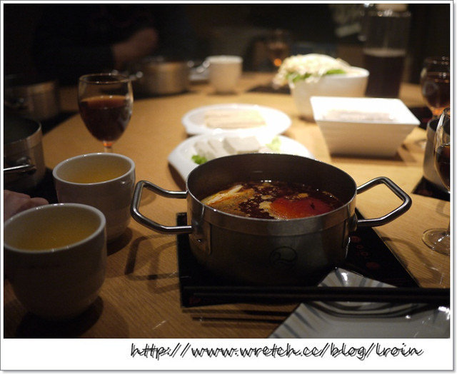 <美食>成都轉機那晚的美食~重慶小天鵝火鍋+夜遊寬窄巷