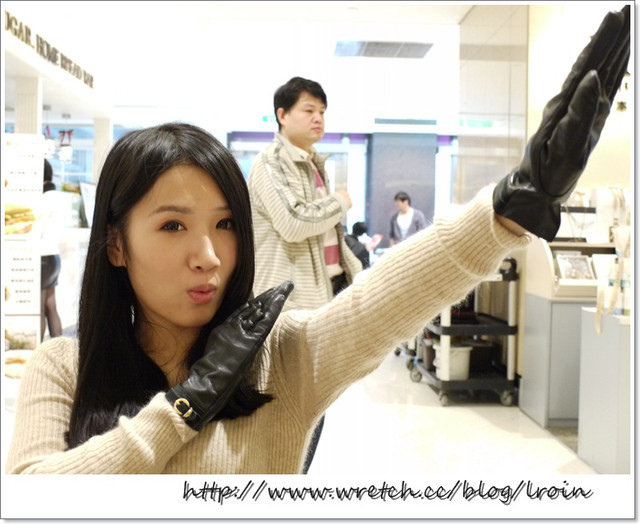 <穿搭>小氣拜金女~蝴蝶結兔毛綁巾打造出三種變化法