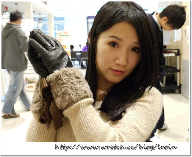 <穿搭>小氣拜金女~蝴蝶結兔毛綁巾打造出三種變化法
